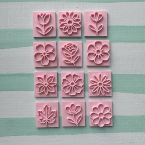 Sada 12 pečiatok s kvietkami