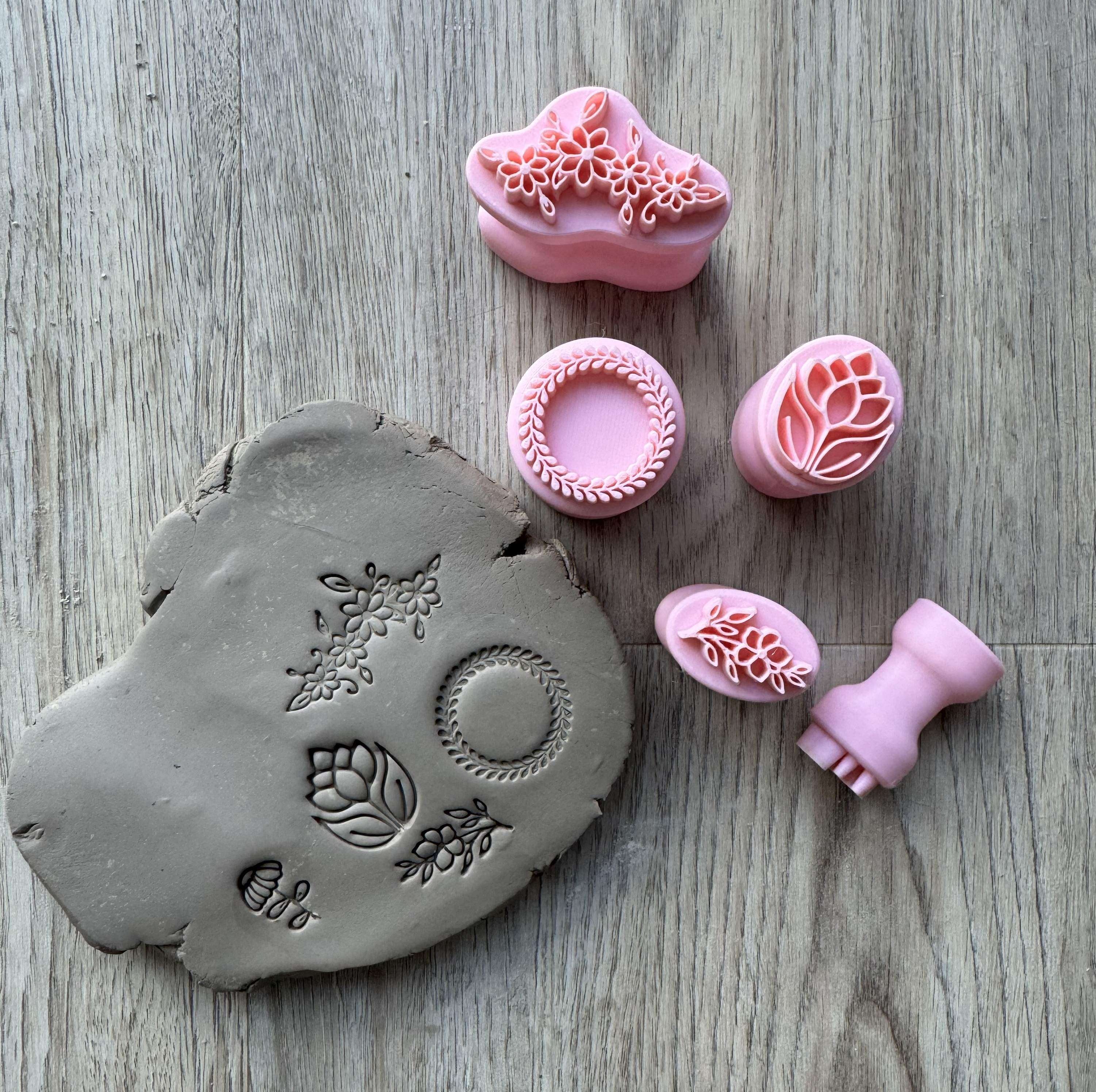 Sada pečiatok s kvetinovým vzorom