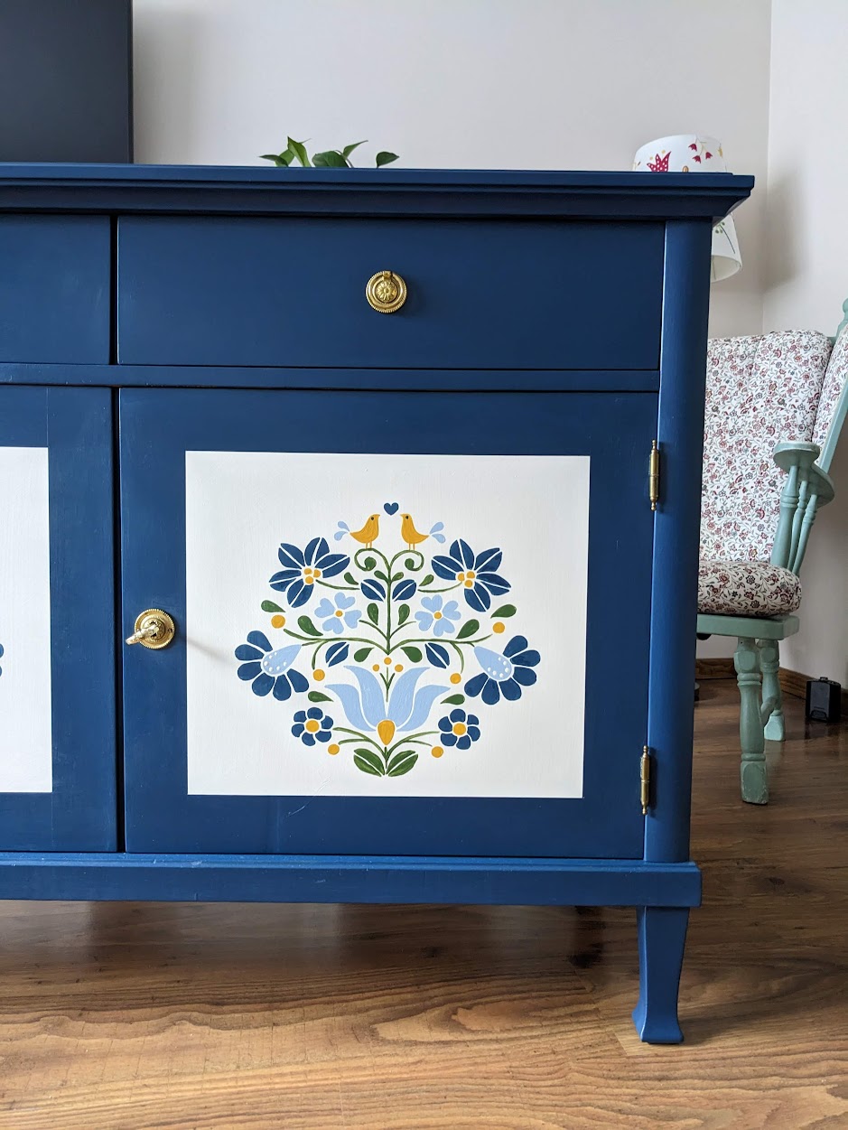 Modrá folklórna komoda – Obrázok 4